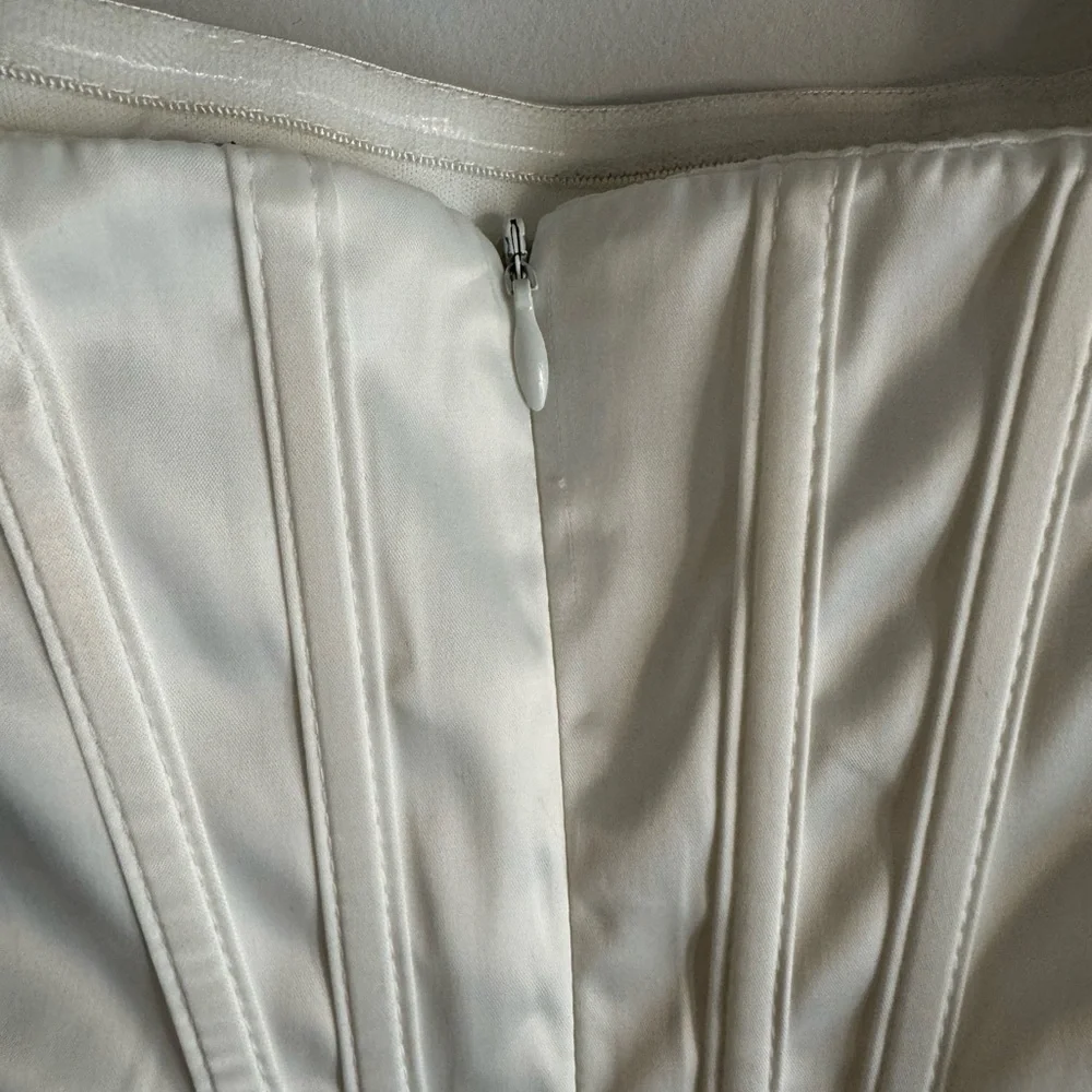 White satin corset off shoulder dress - Picture 3 of 4